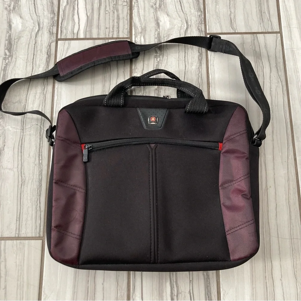 Swiss Gear by Wenger laptop shoulder bag. EUC